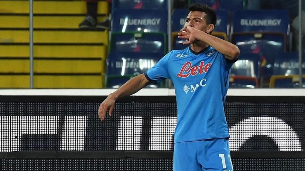 Lozano festejando gol con Napoli en la Serie A
