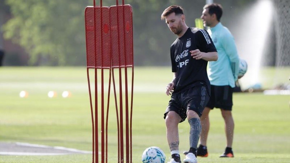 Messi entrenando con la albiceleste
