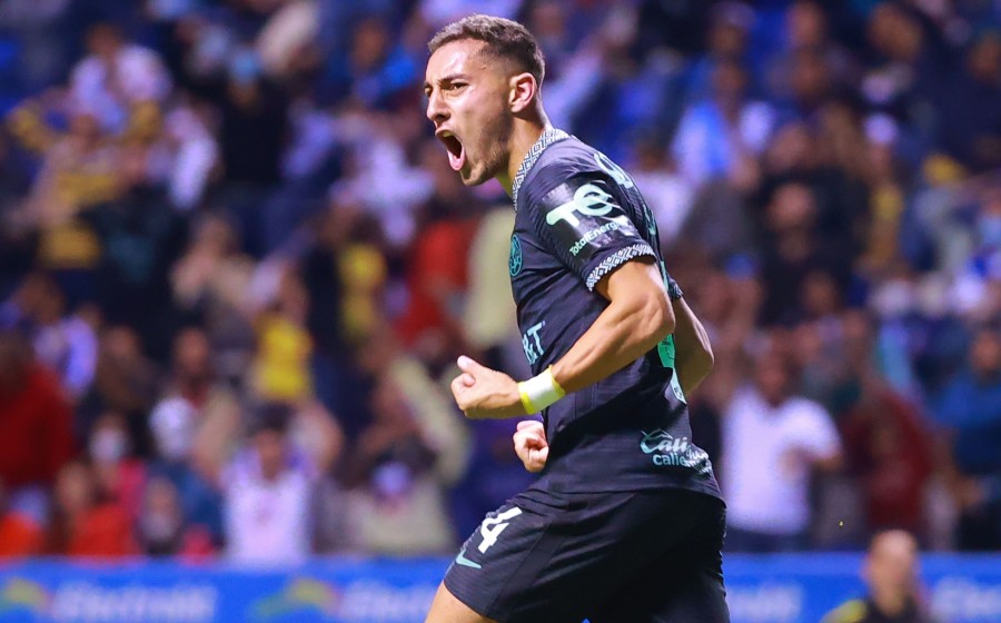 Sebastián Cáceres celebra gol con América