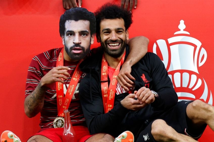 Thiago Alcántara festejando con Salah