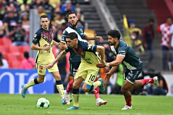 América ante Puebla en el Estadio Azteca