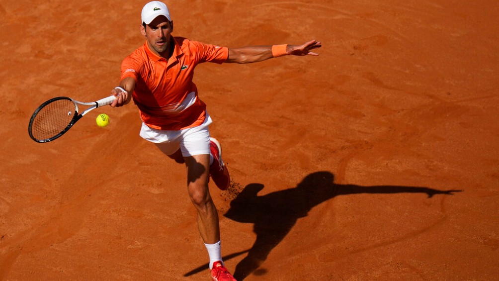 Novak Djokovic jugando partido en el Masters 1000 de Roma