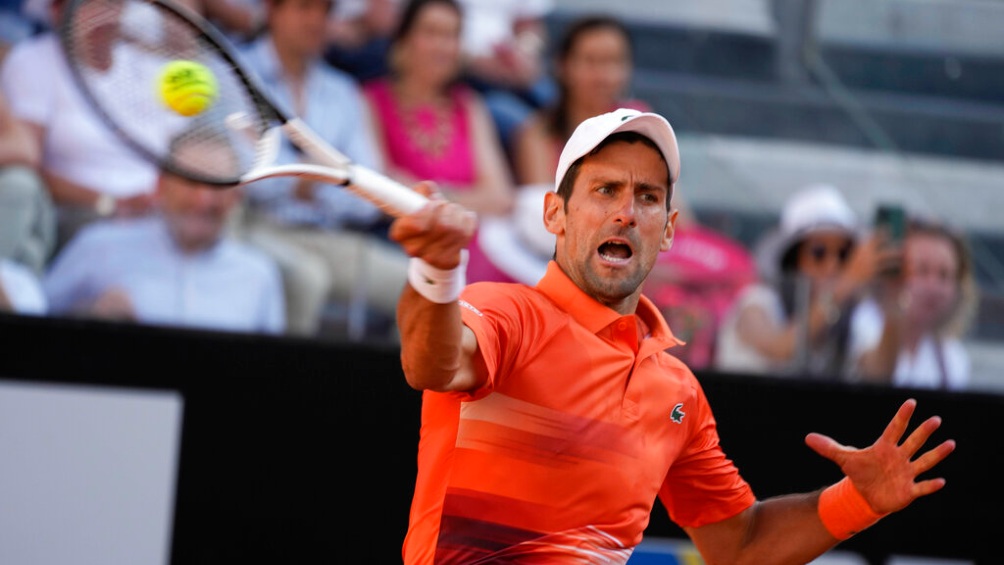 Novak Djokovic jugando partido en el Masters 1000 de Roma