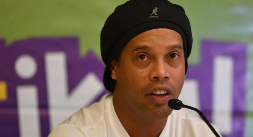 Ronaldinho en conferencia de prensa