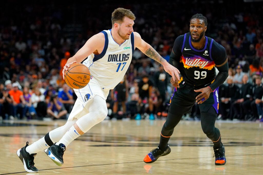 Partido de NBA entre Dallas Mavericks y Phoenix Suns