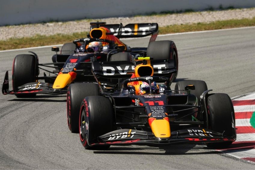 Checo Pérez y Max Verstappen durante el Gran Premio de España