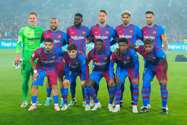 Barcelona posa para una foto de equipo