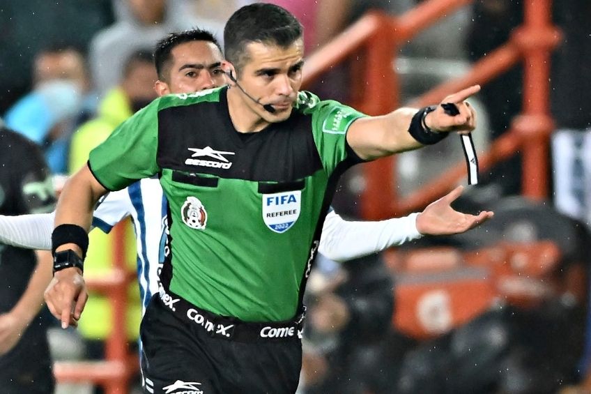 Fernando Hernández durante un partido de Liga MX