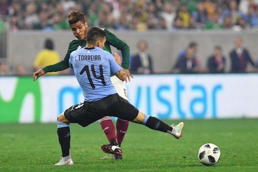 Lucas Torreira en un partido vs México