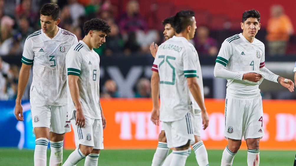 Selección Mexicana jugando partido amistoso ante Uruguay