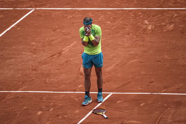 Rafael Nadal en festejo en Roland Garros