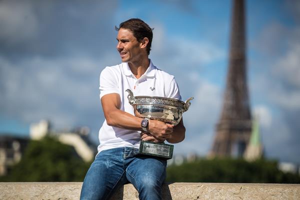 Rafael Nadal levantando su decimocuarto Roland Garros