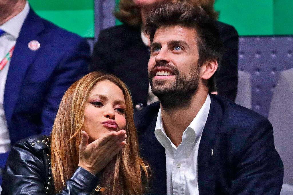 Shakira y Gerard Piqué viendo partido de Tenis en la Copa Davis