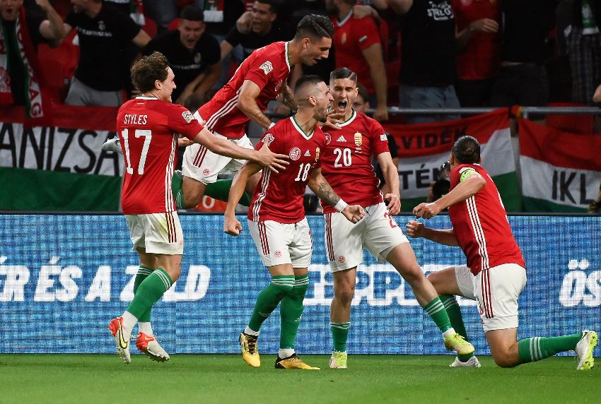 Hungría celebrando su gol