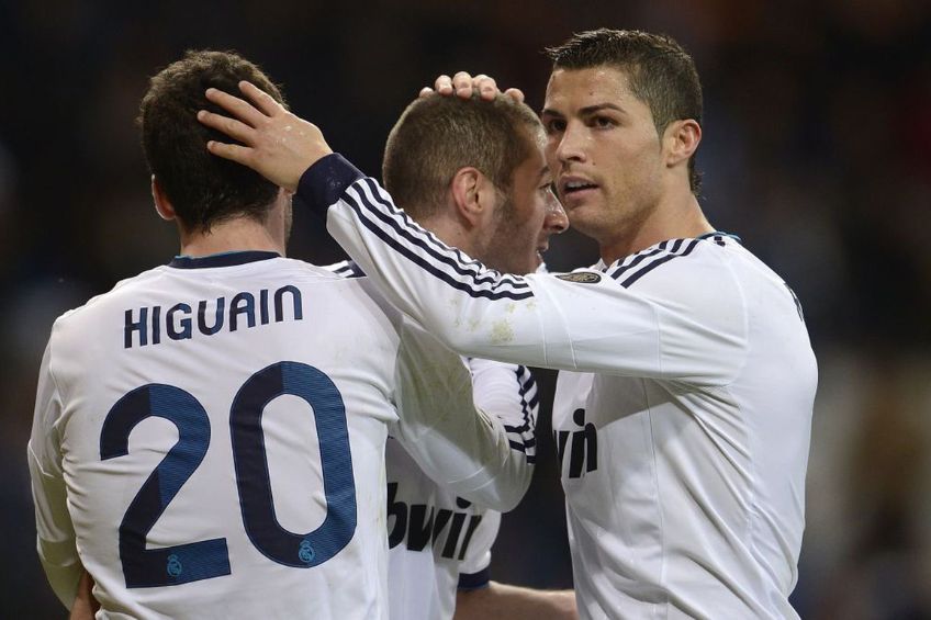 Higuaín, Benzema y Cristiano Ronaldo festejando un gol
