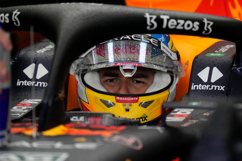 Sergio Pérez durante la segunda práctica libre en Silverstone