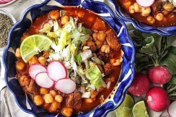 Pozole rojo, un clásico de la gastronomía mexicana 