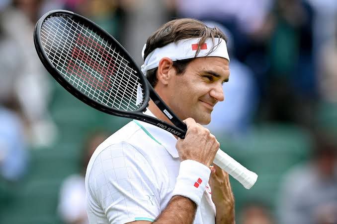 Federer en un partido de tenis 