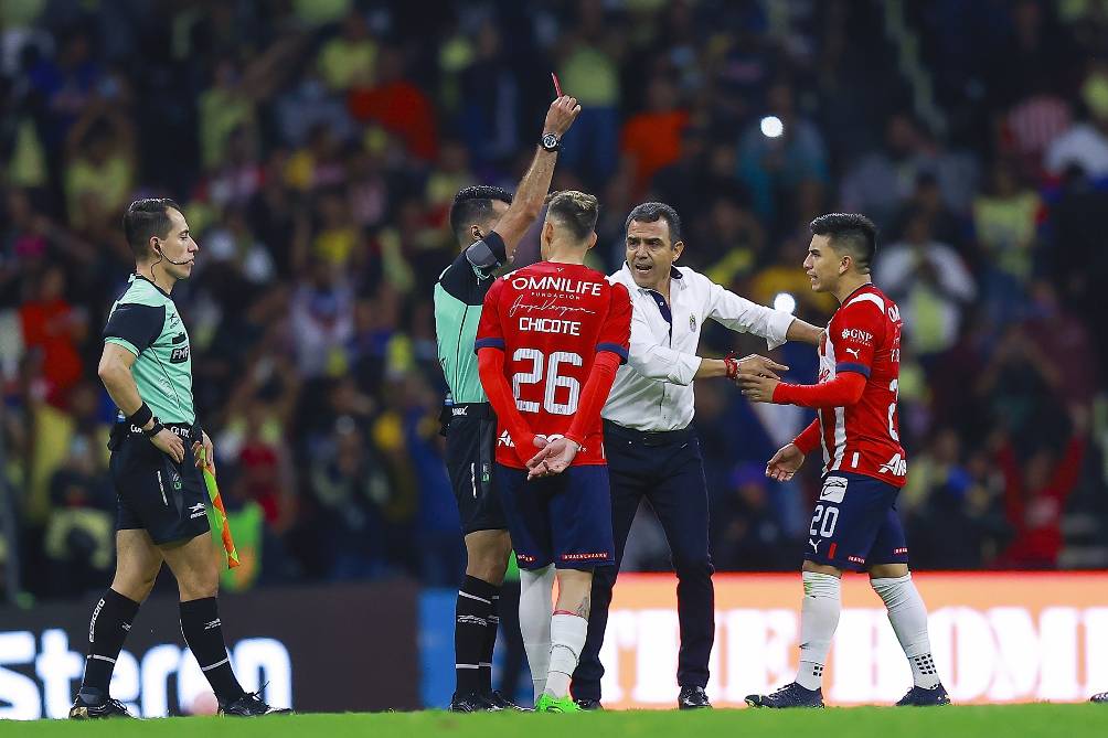 Chivas terminó enfurecido con Adonai Escobedo 