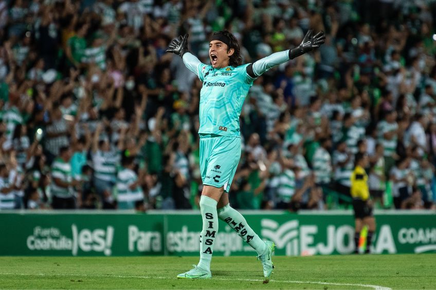 Carlos Acevedo festejando un gol