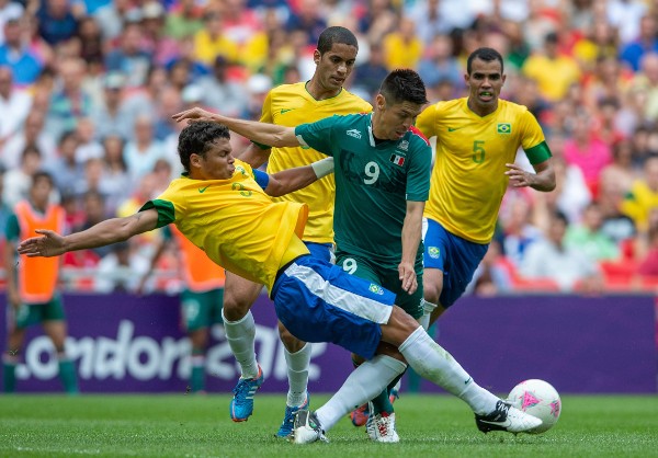 Oribe Peralta ante Brasil en los Juegos Olímpicos de Londres 2012