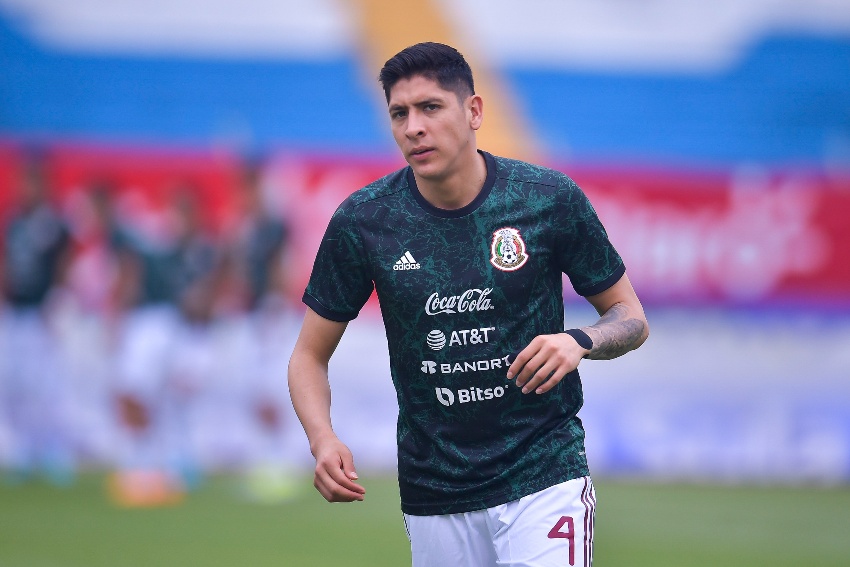 Edson Álvarez en un partido de la Selección Mexicana