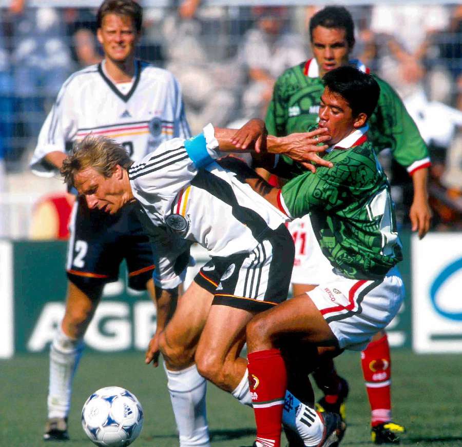 Klinsmann en juego ante el Tricolor en Francia 98