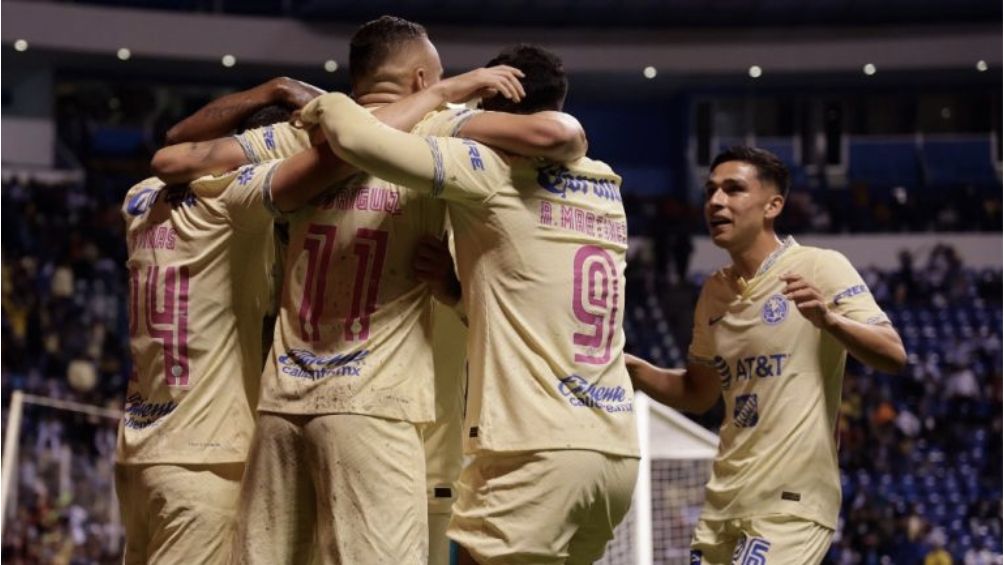 El equipo celebra la goleada sobre Puebla
