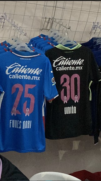 Los jerseys ya están disponibles afuera del Estadio Azteca