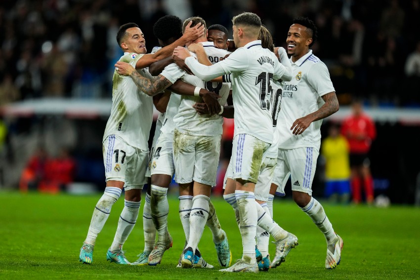 Real Madrid celebrando su victoria vs Cádiz