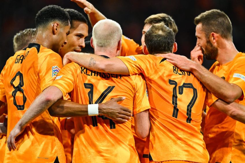 Jugadores de Países Bajos festejando un gol