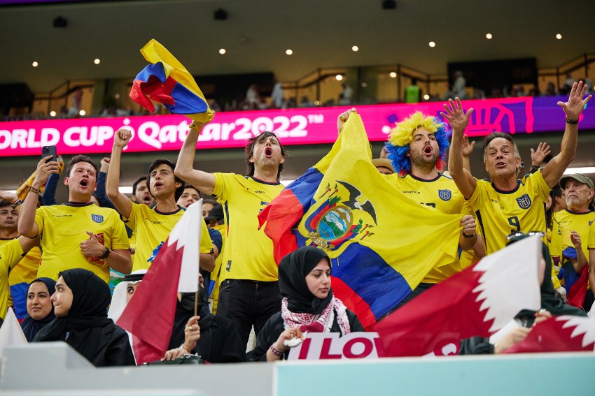 Afición de Ecuador en el partido inaugural