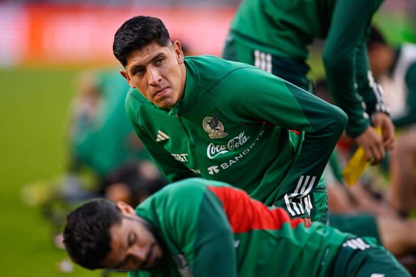 Edson Álvarez en entrenamiento con México