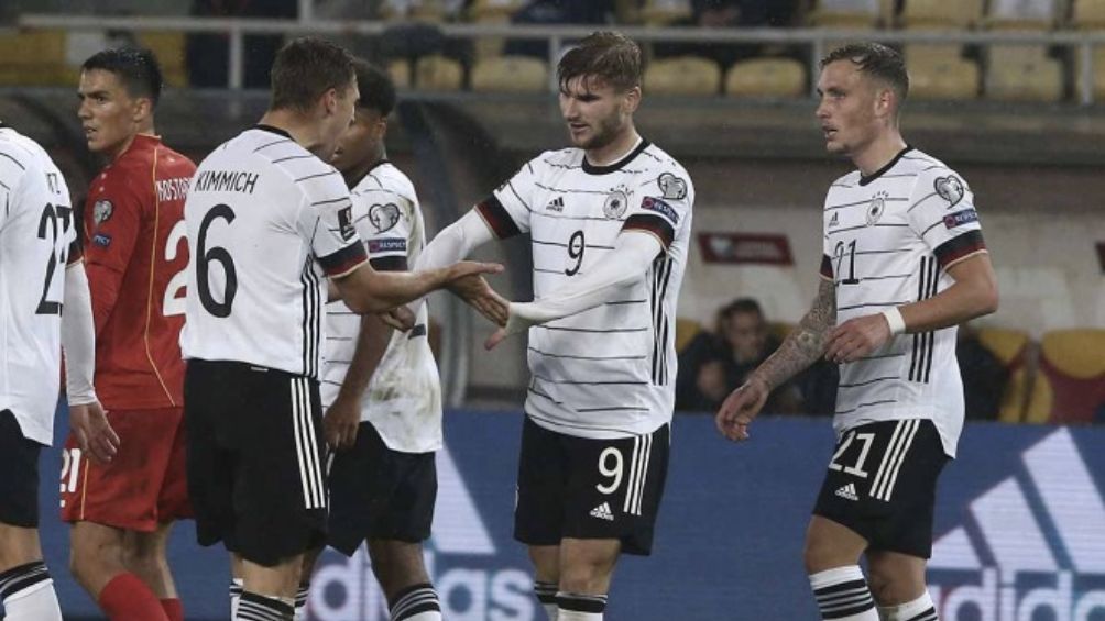 Timo Werner y Joshu Kimmich celebran gol