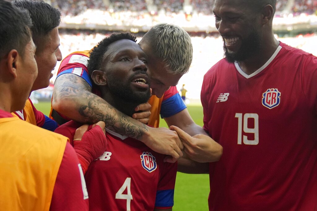 Costa Rica celebra el triunfo ante Japón
