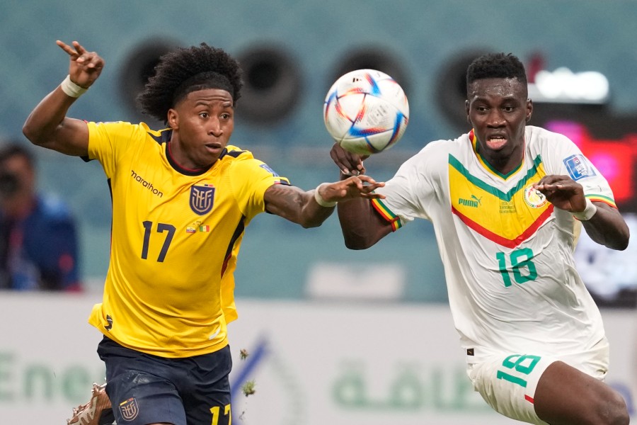 Ángelo Preciado en el partido ante Senegal