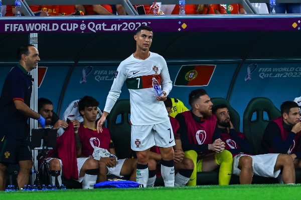 Ronaldo estuvo inquieto desde la banca 