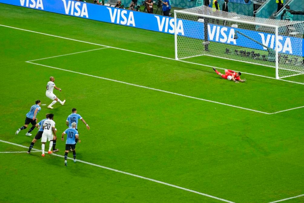 Andre Ayew falló penalti ante Uruguay