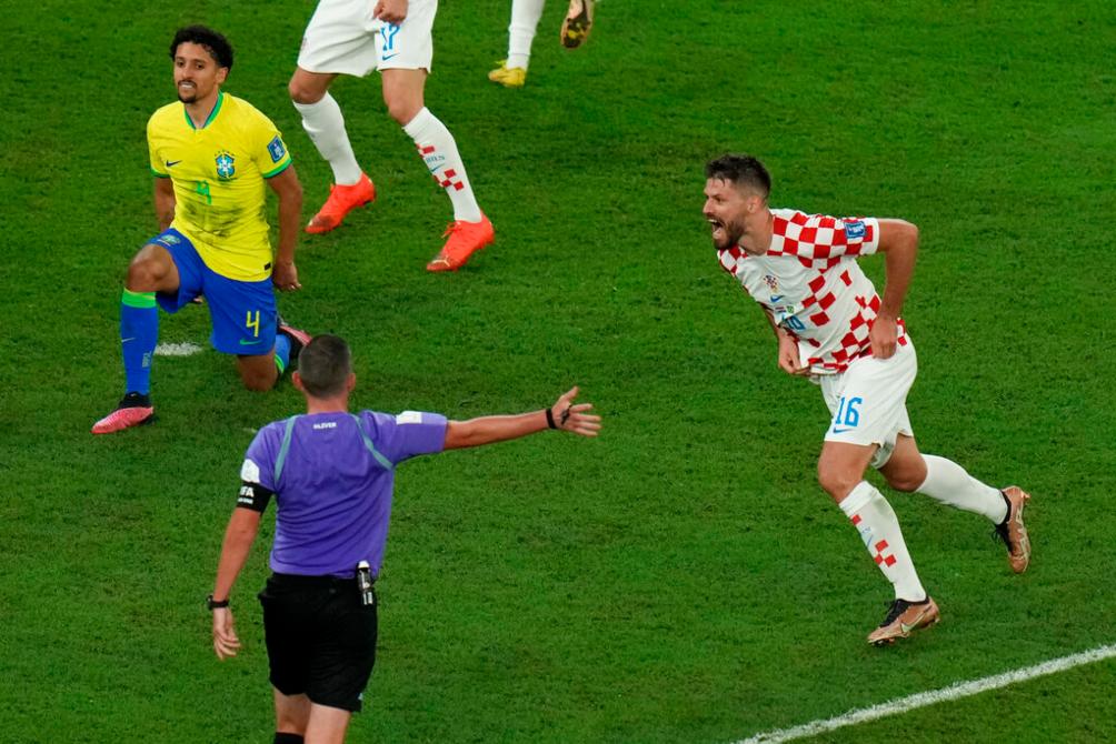 Bruno Petkovic festeja gol ante Brasil