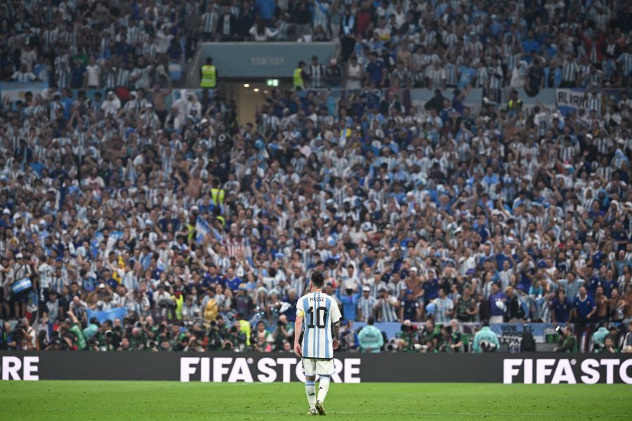 Messi ante miles de fans argentinos
