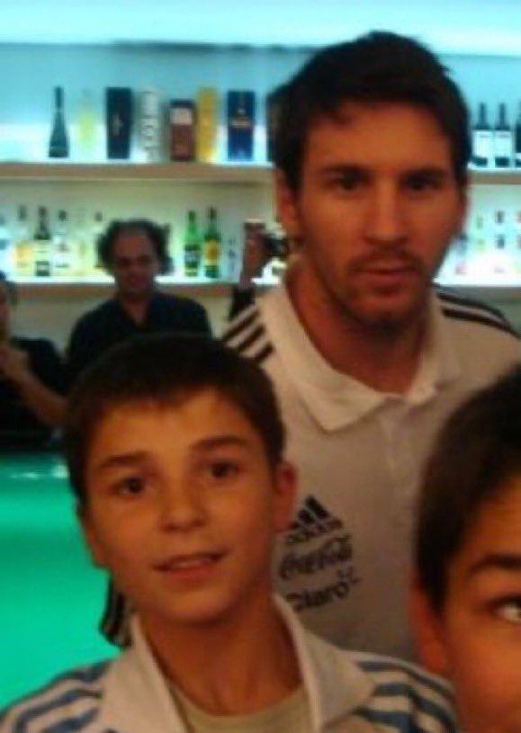 Julián Álvarez con Lionel Messi