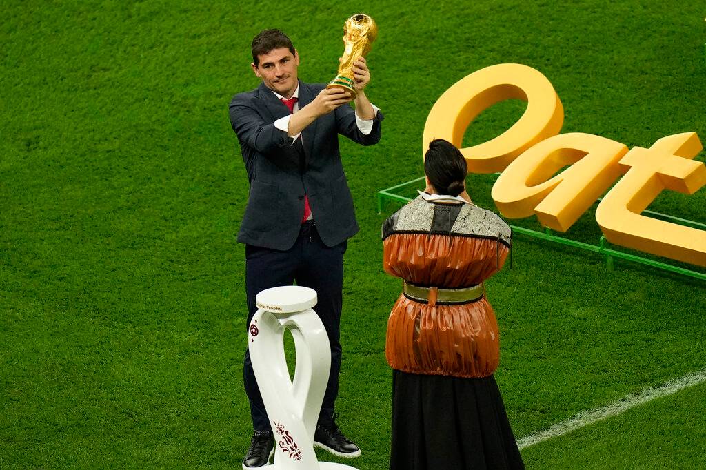 Iker Casillas llevó la Copa del Mundo en el Argentina vs Francia