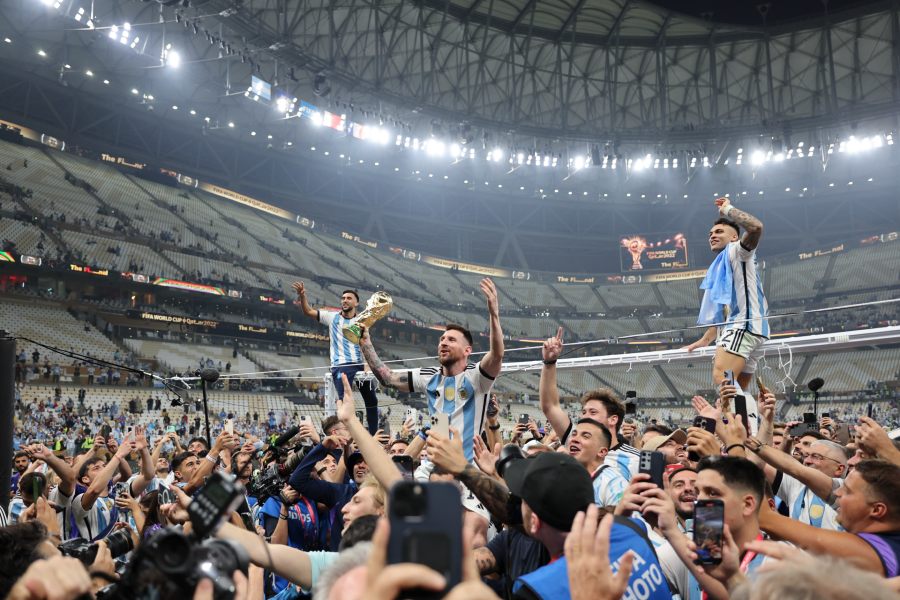 Jugadores argentinos celebrando el campeonato ante miles de aficionados
