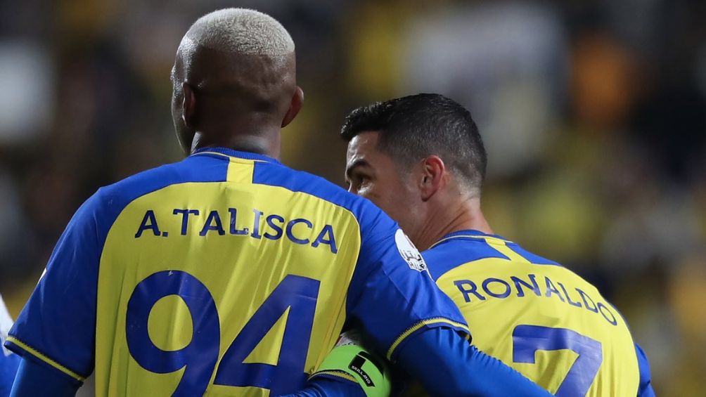 Ronaldo celebra un gol junto a Talisca