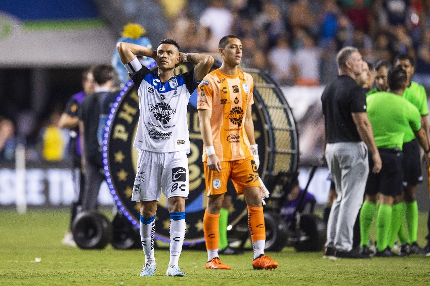 Pablo Barrera y Fernando Tapia tras ser eliminados de la Leagues Cup