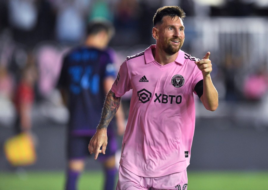 Leo Messi festejando un gol