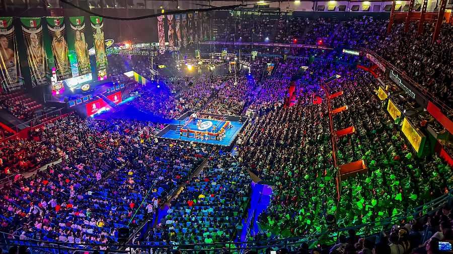 La Arena México lució llena para esta noche especial
