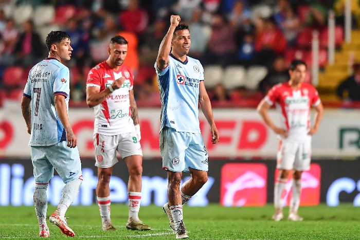 Ángel celebrando su gol con La Máquina