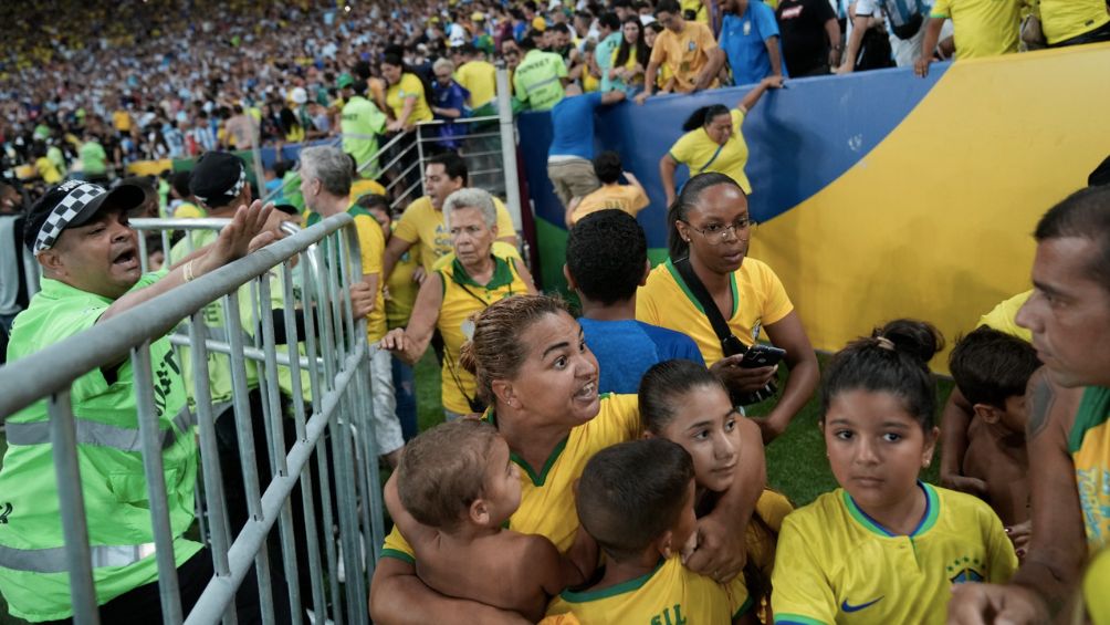 La gente de Brasil durante la bronca en Maracaná