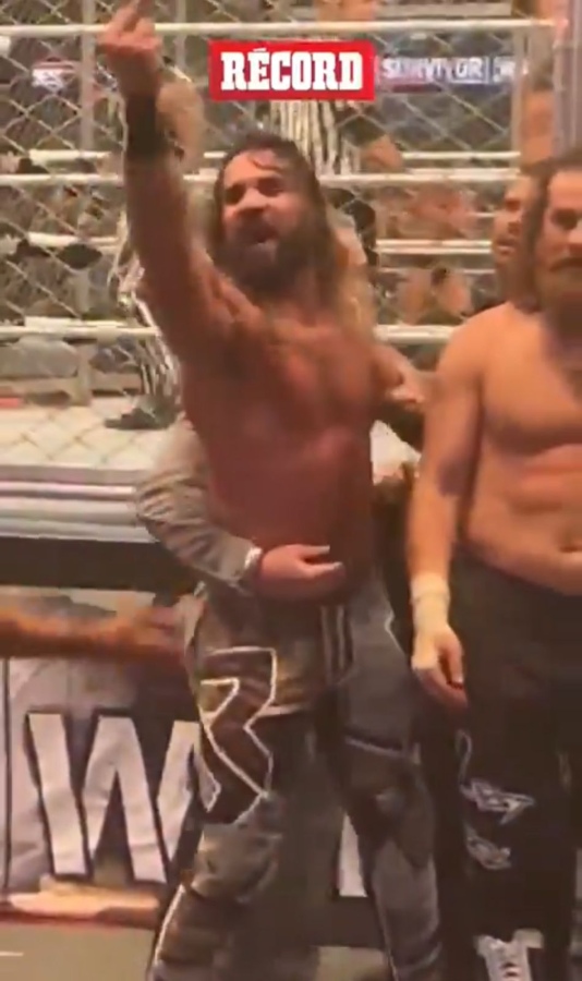 Seth Rollins le 'sacó el dedo' a CM Punk
